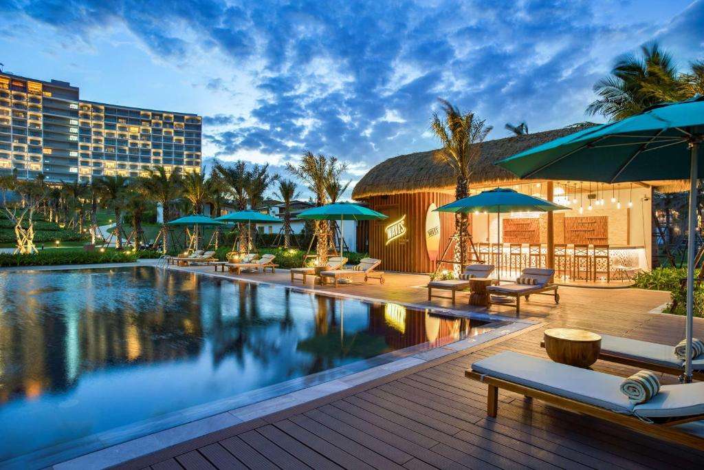 Bể bơi tại Radisson Blu Resort Cam Ranh